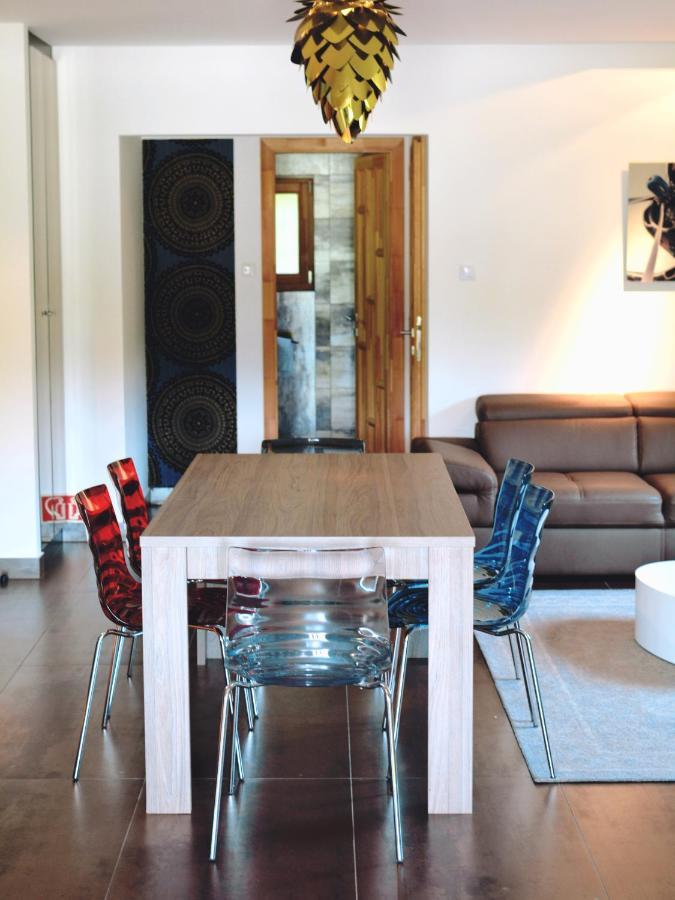 Matko Airport Es Elmenykoezpont Bed & Breakfast Dış mekan fotoğraf