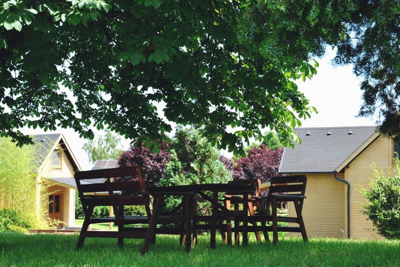 Matko Airport Es Elmenykoezpont Bed & Breakfast Dış mekan fotoğraf