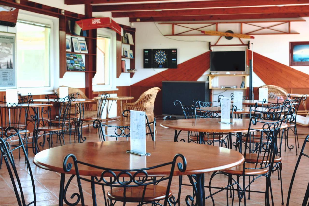 Matko Airport Es Elmenykoezpont Bed & Breakfast Dış mekan fotoğraf